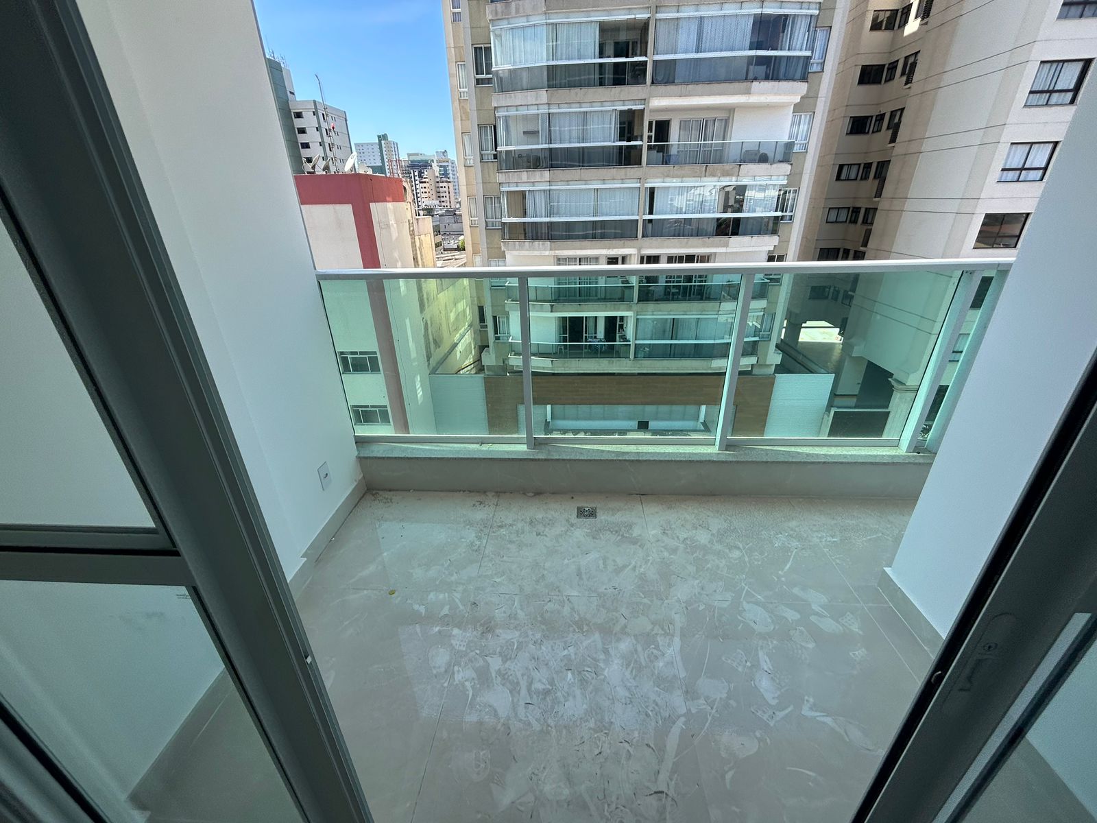 Apartamento de 03 Quartos com Suíte em Itapuã