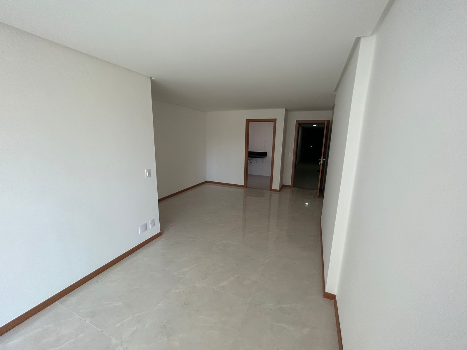 Apartamento de 03 Quartos com Suíte em Itapuã