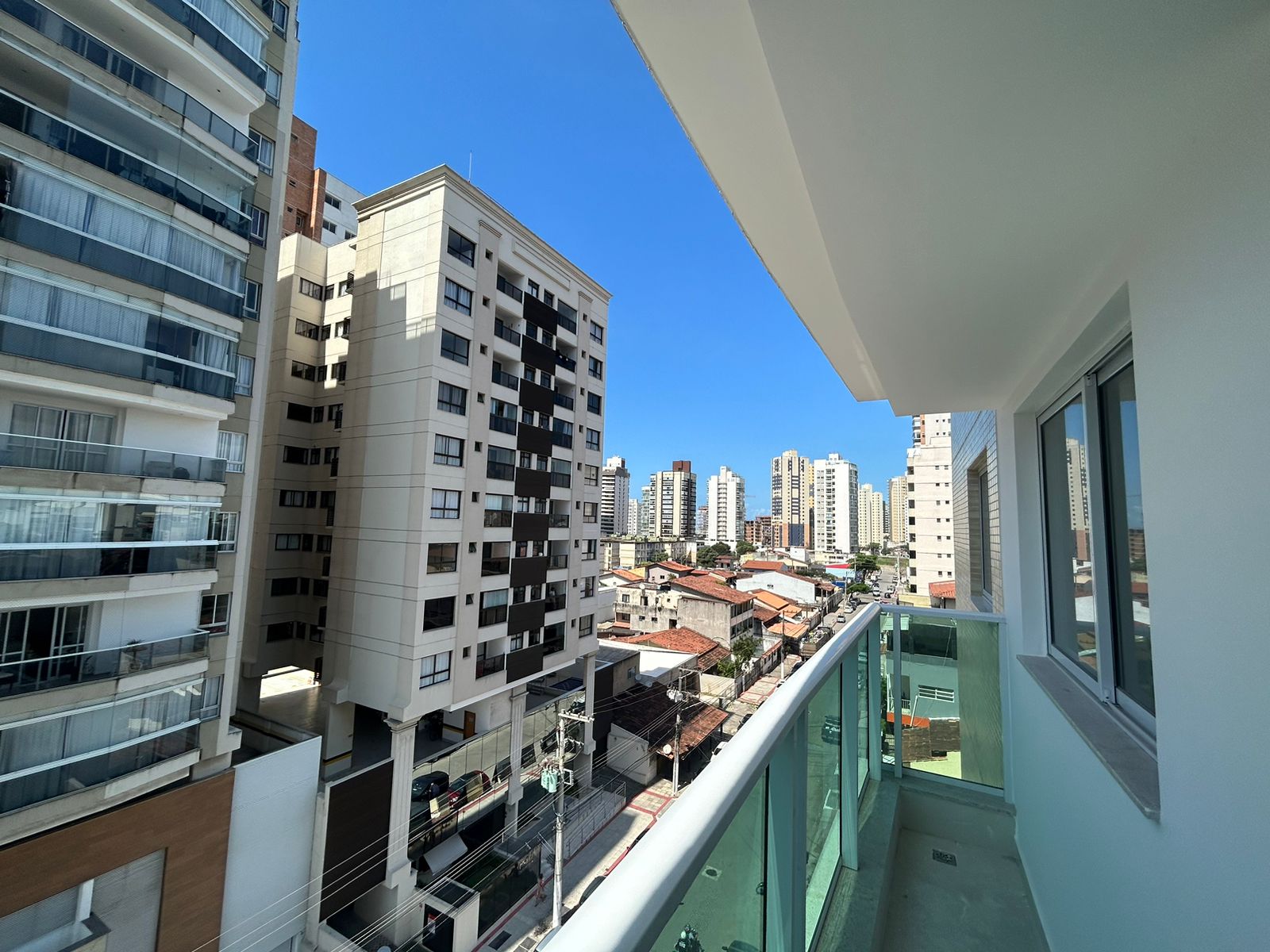 Apartamento de 03 Quartos com Suíte em Itapuã