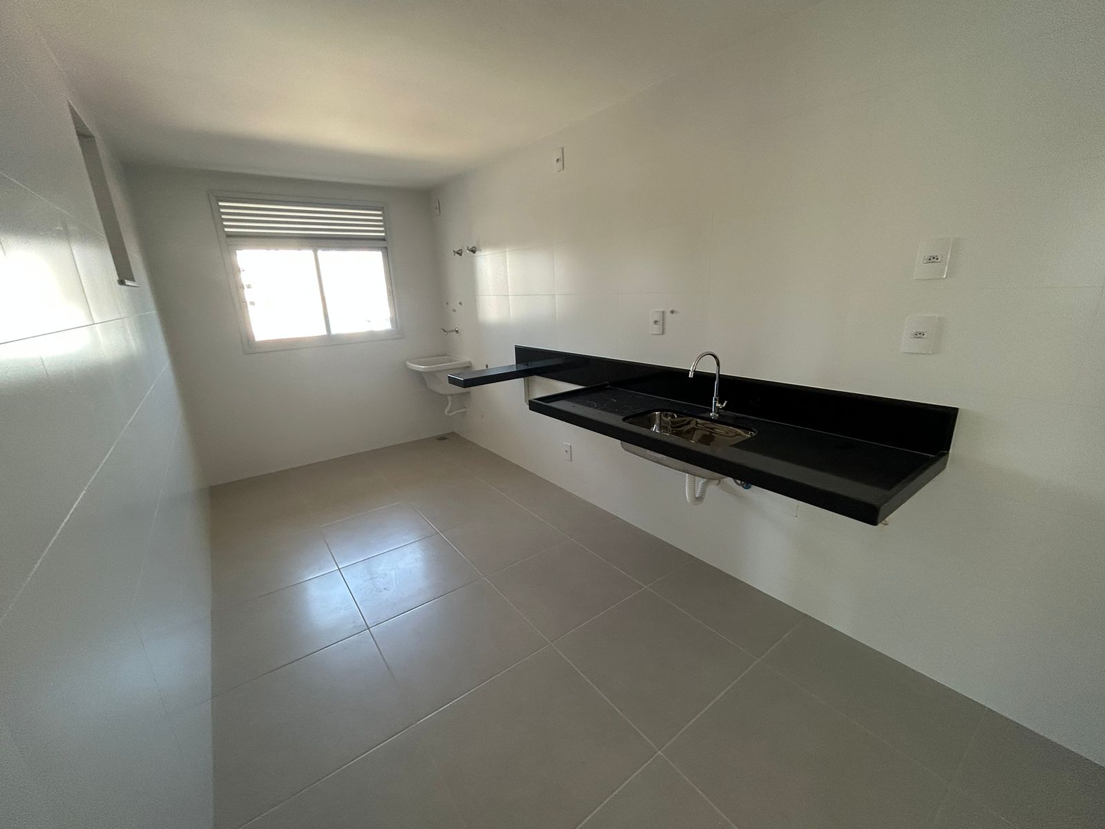 Apartamento de 03 Quartos com Suíte em Itapuã