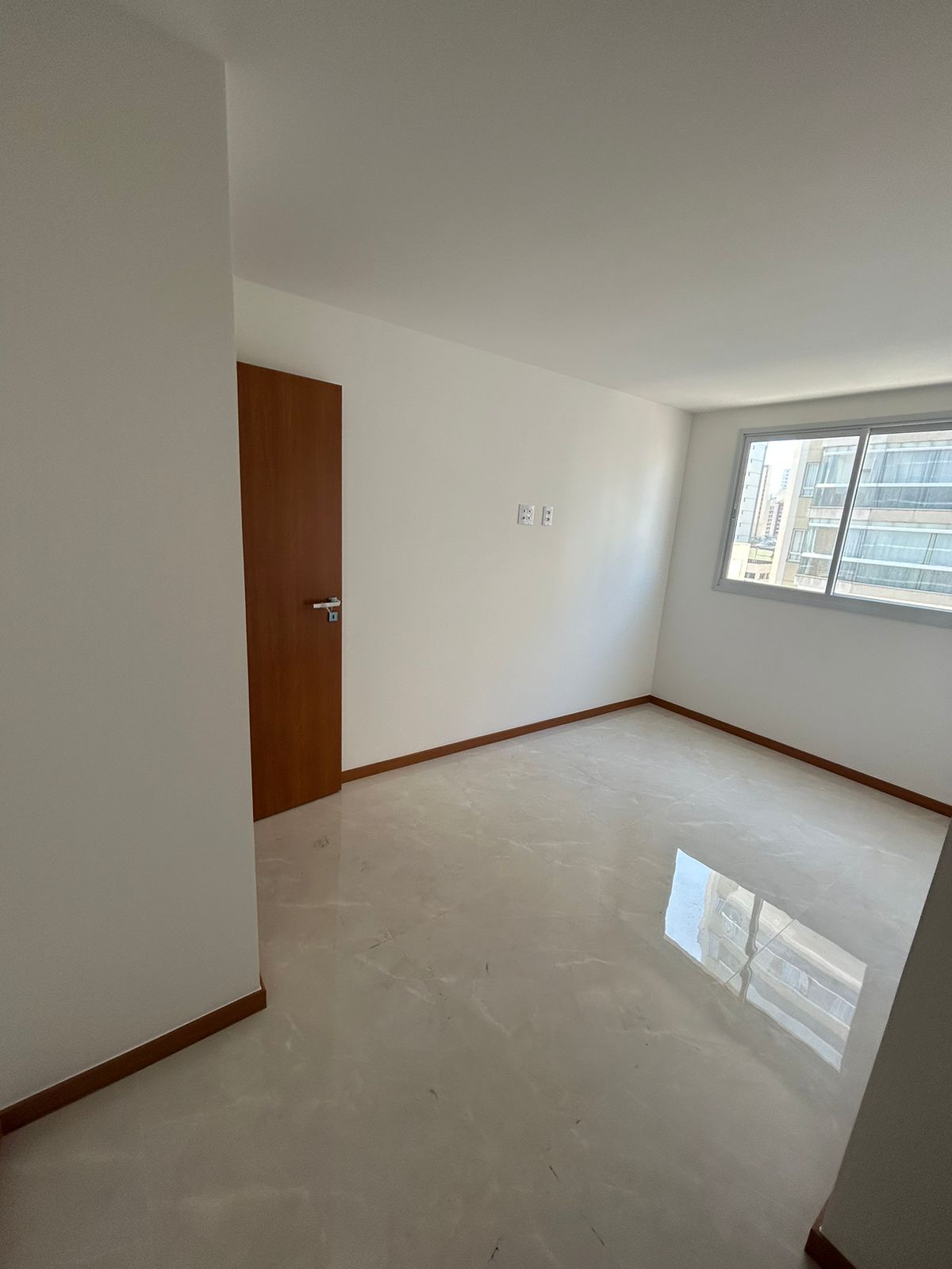 Apartamento de 03 Quartos com Suíte em Itapuã