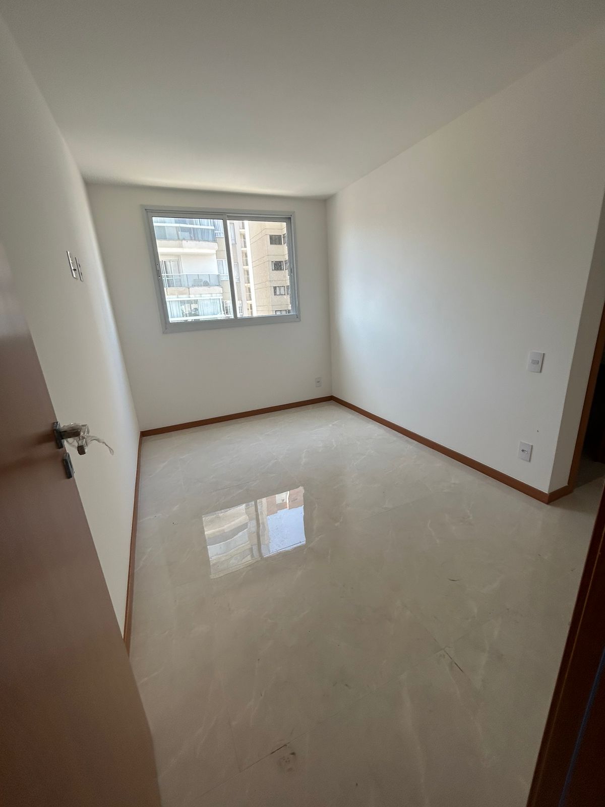 Apartamento de 03 Quartos com Suíte em Itapuã