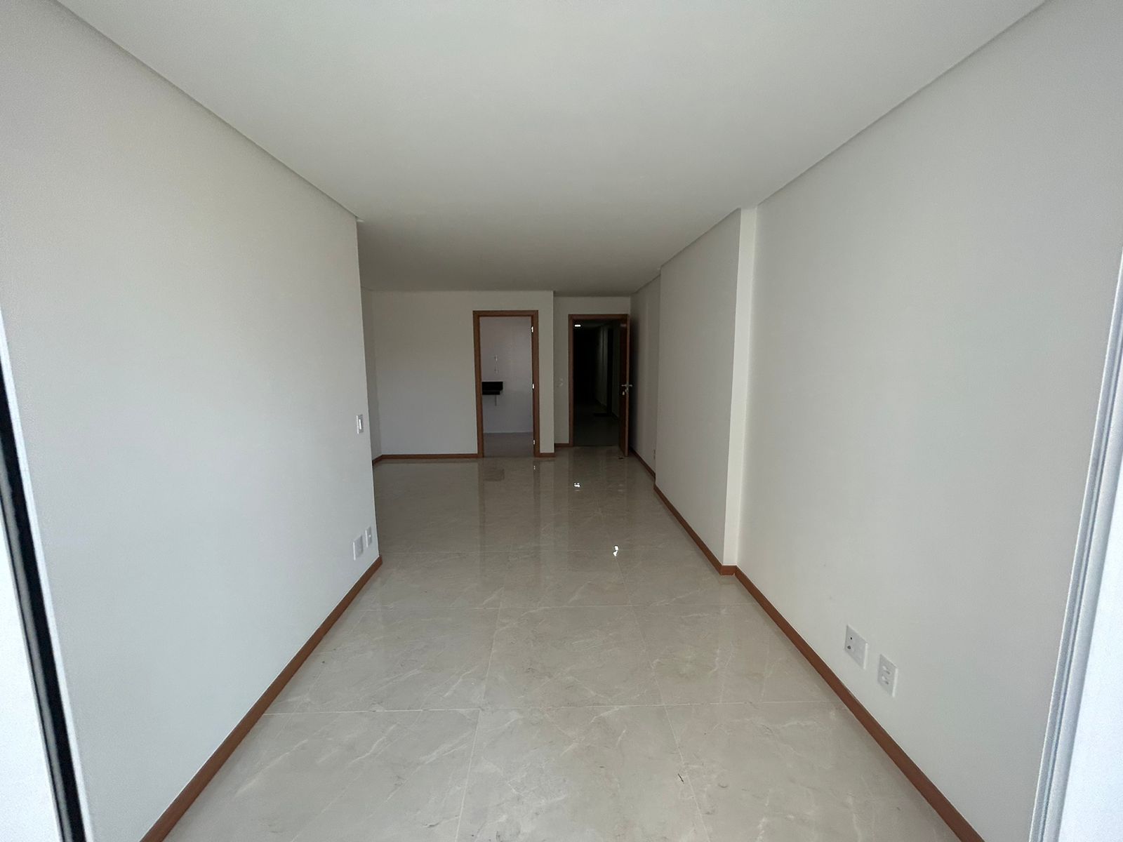 Apartamento de 03 Quartos com Suíte em Itapuã