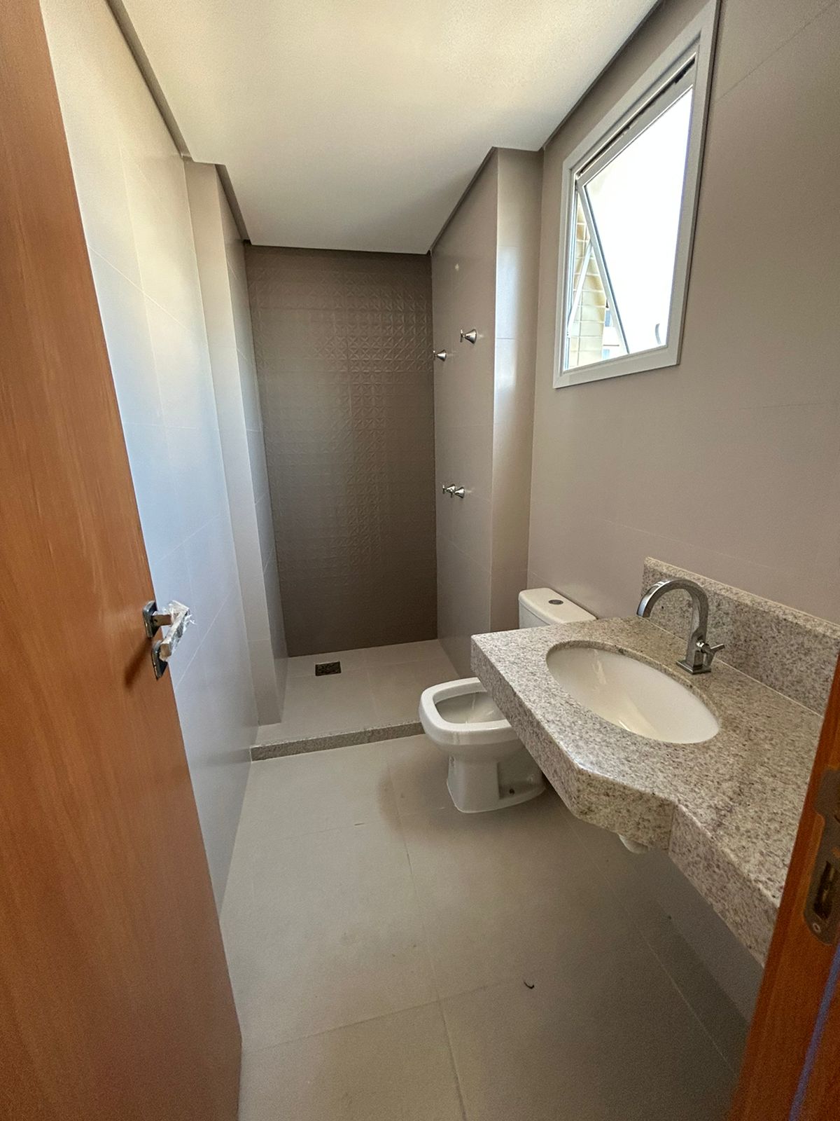 Apartamento de 03 Quartos com Suíte em Itapuã