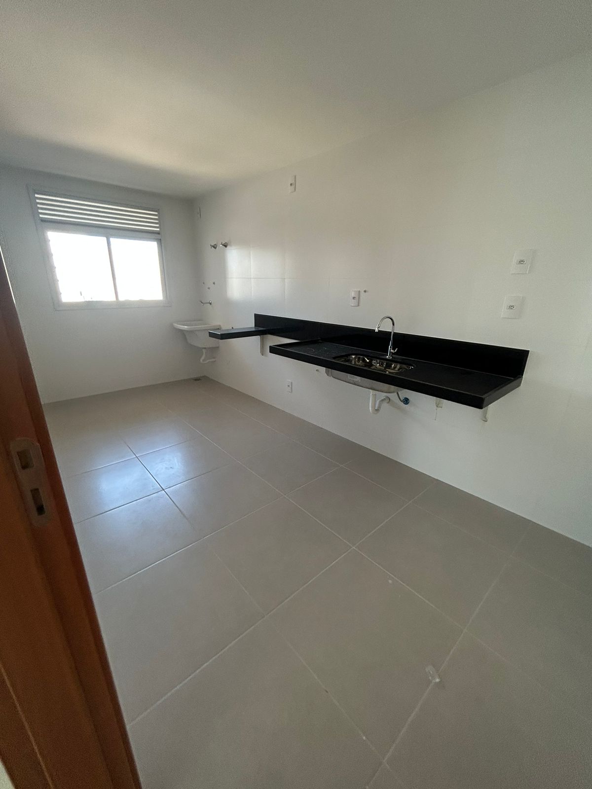 Apartamento de 03 Quartos com Suíte em Itapuã