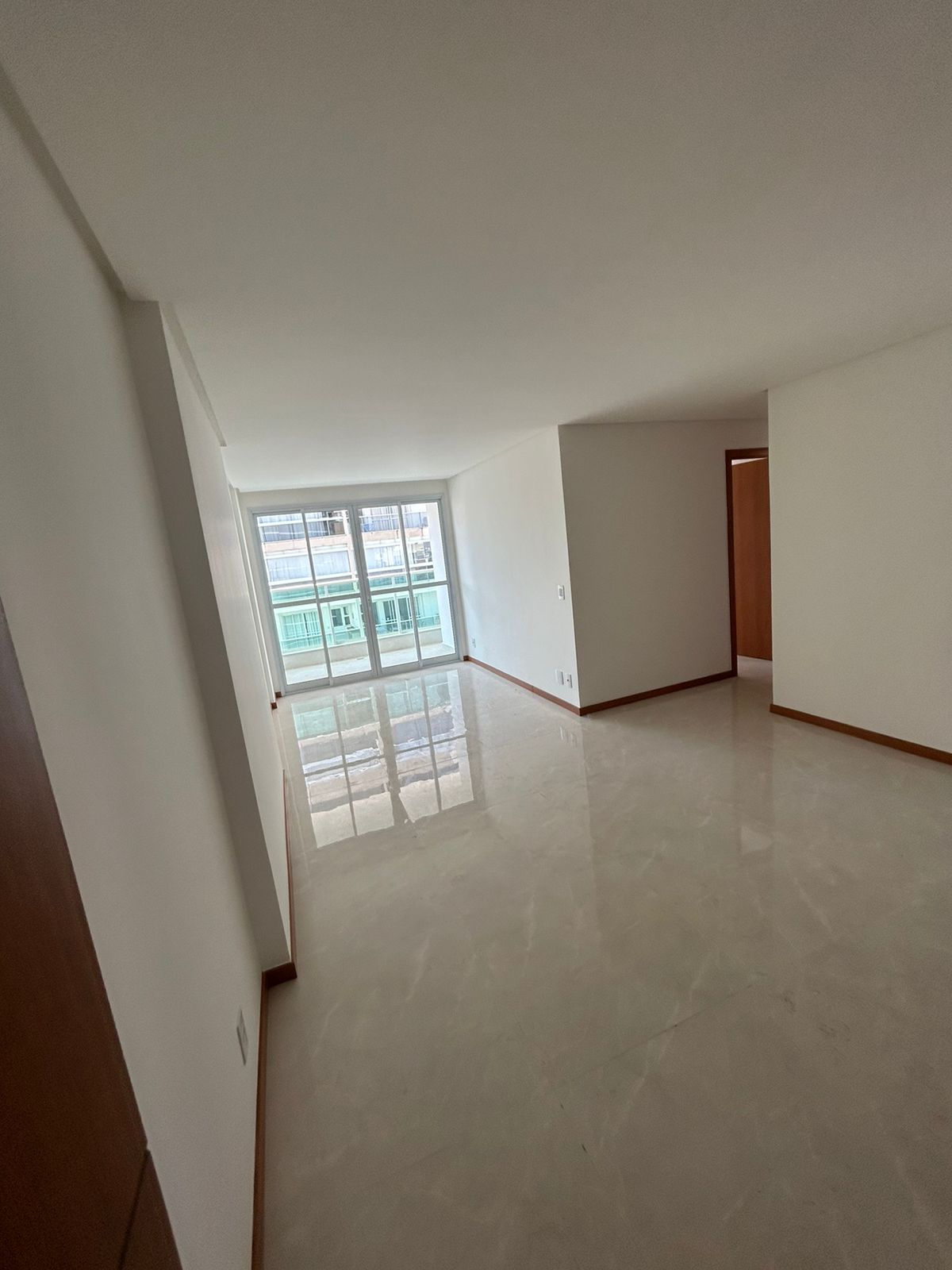 Apartamento de 03 Quartos com Suíte em Itapuã