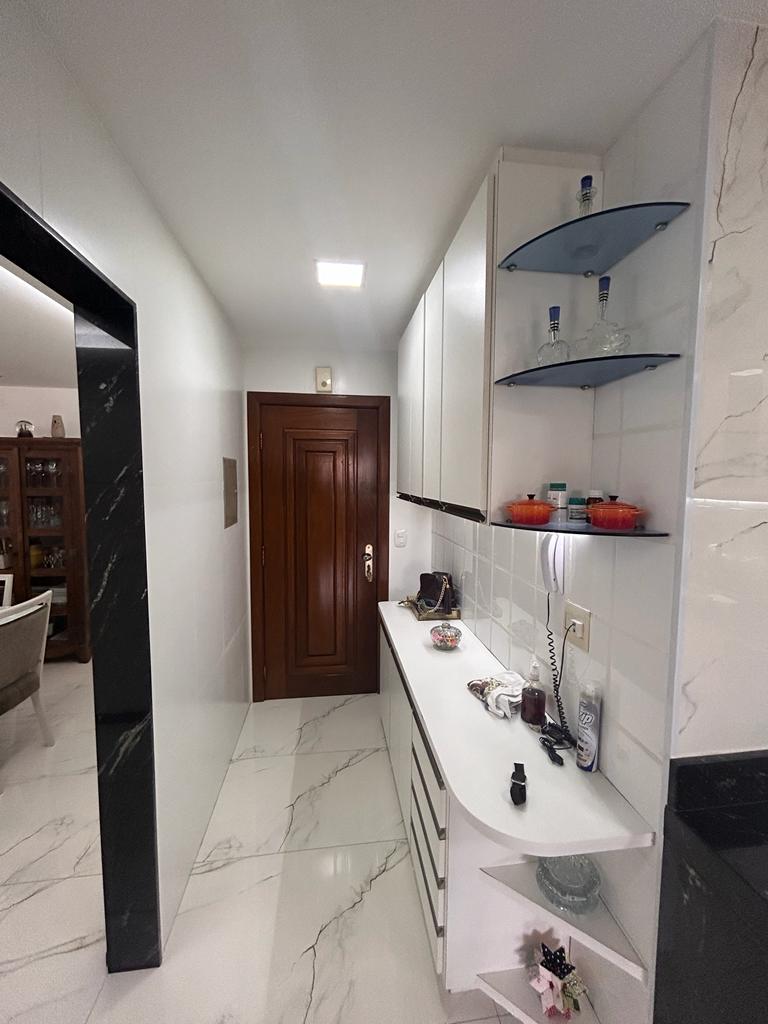 Apartamento de 04 Quartos com Suíte em Itapuã