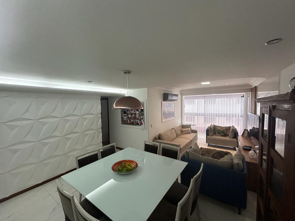 Apartamento de 04 Quartos com Suíte em Itapuã