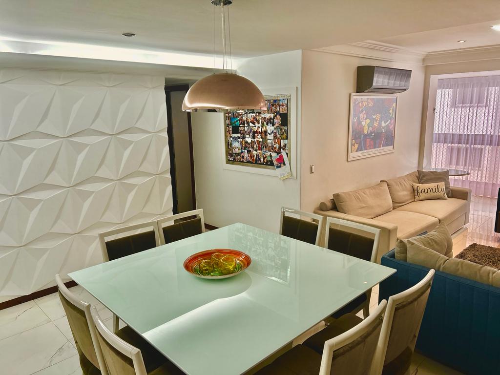 Apartamento de 04 Quartos com Suíte em Itapuã