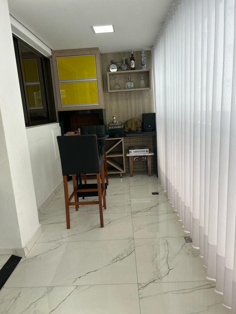 Apartamento de 04 Quartos com Suíte em Itapuã