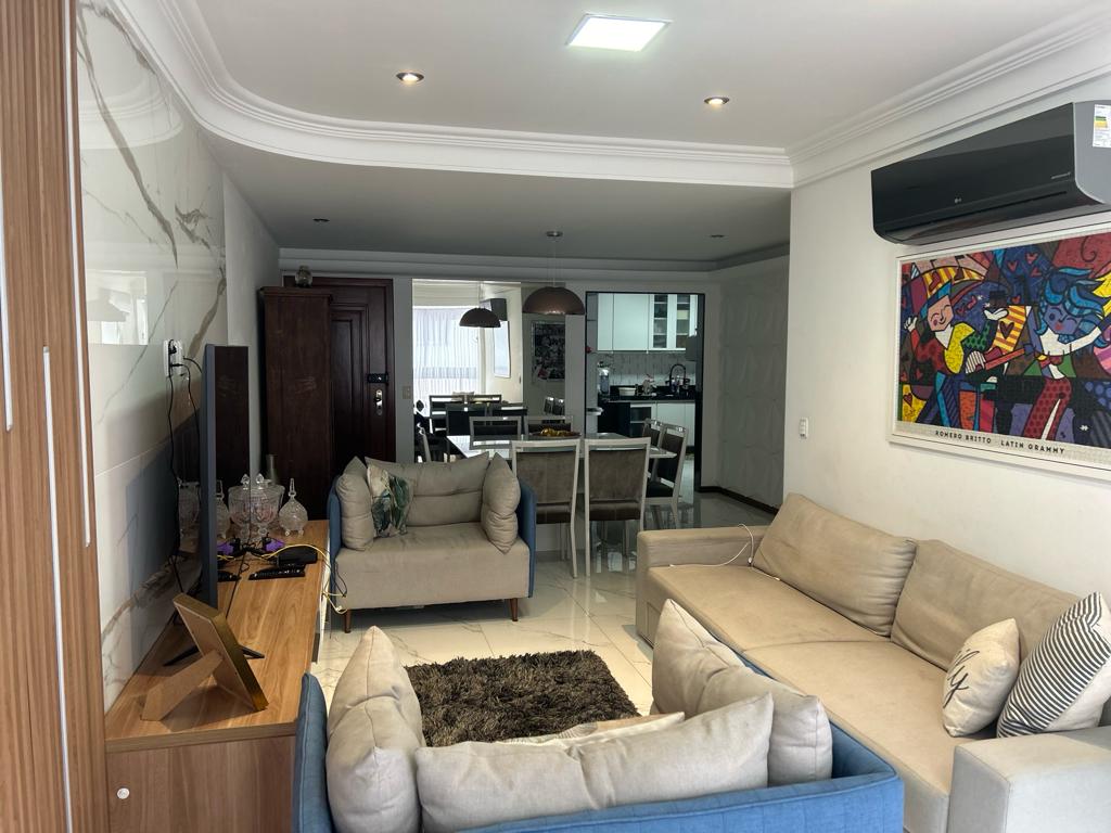 Apartamento de 04 Quartos com Suíte em Itapuã