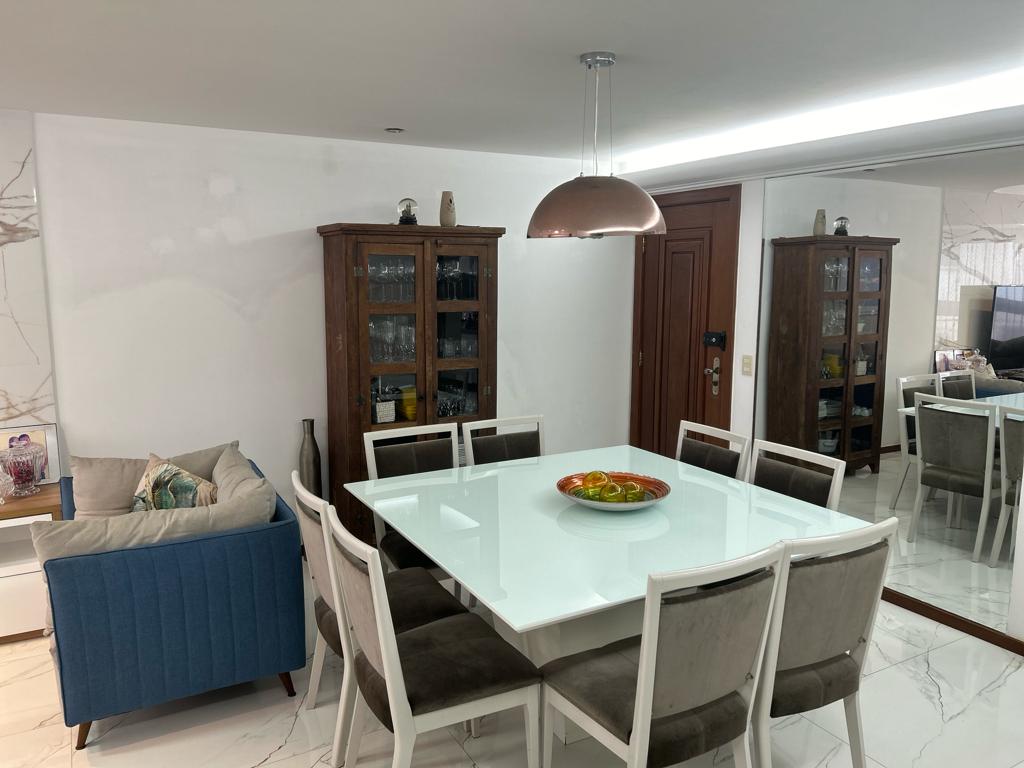 Apartamento de 04 Quartos com Suíte em Itapuã