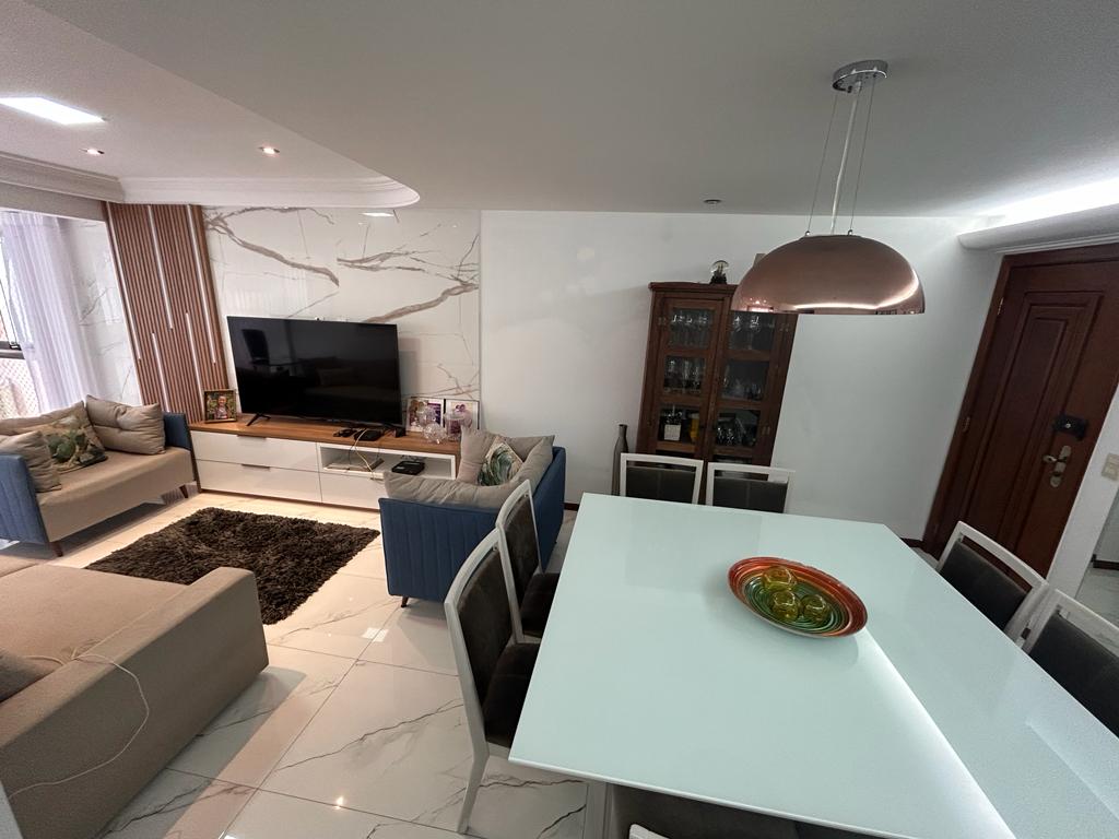 Apartamento de 04 Quartos com Suíte em Itapuã