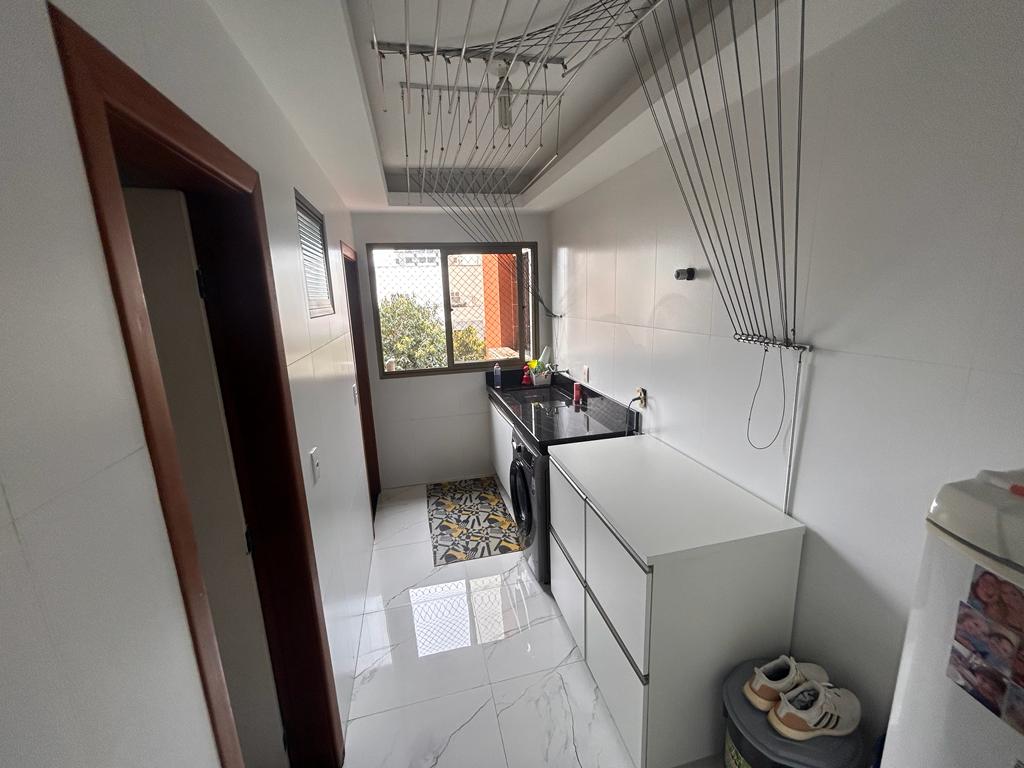 Apartamento de 04 Quartos com Suíte em Itapuã
