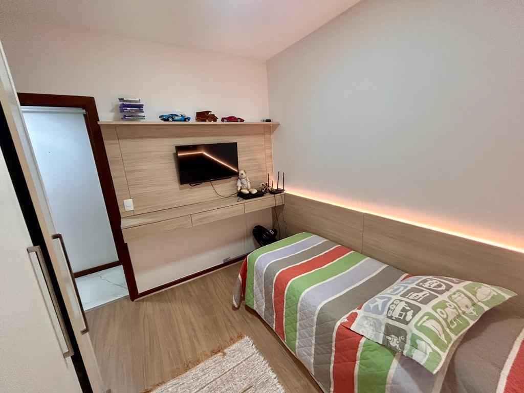Apartamento de 04 Quartos com Suíte em Itapuã