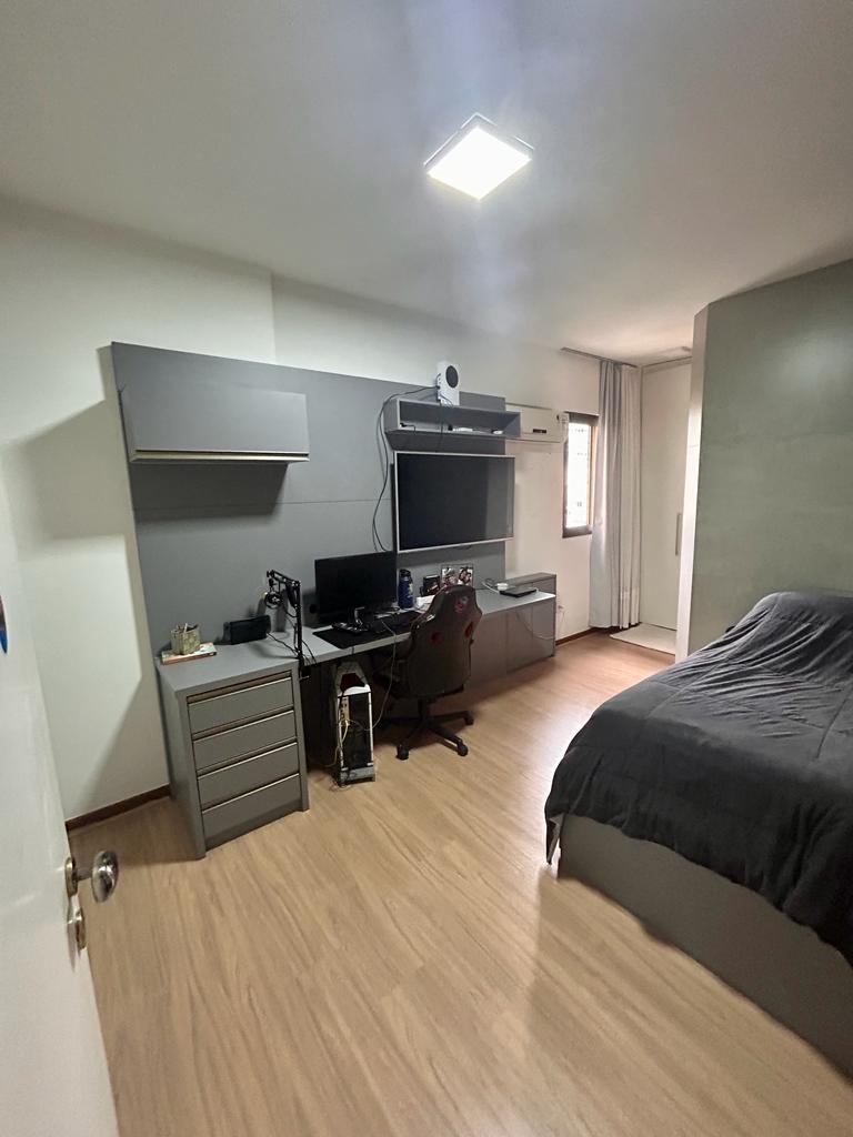 Apartamento de 04 Quartos com Suíte em Itapuã