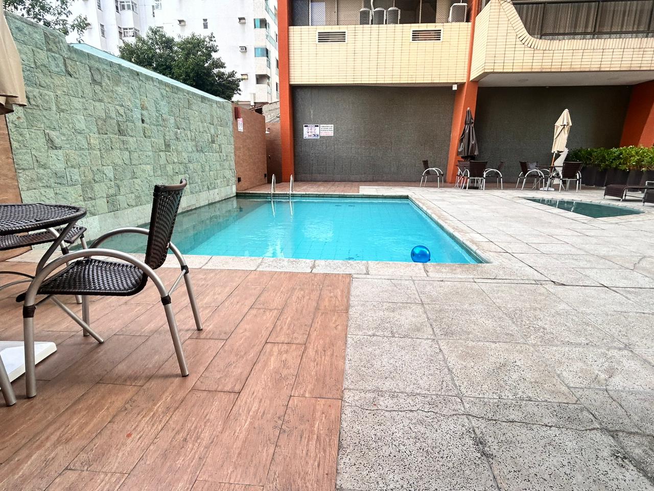 Apartamento de 04 Quartos com Suíte em Itapuã