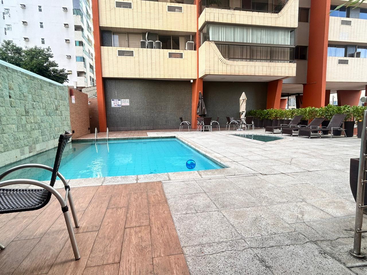 Apartamento de 04 Quartos com Suíte em Itapuã
