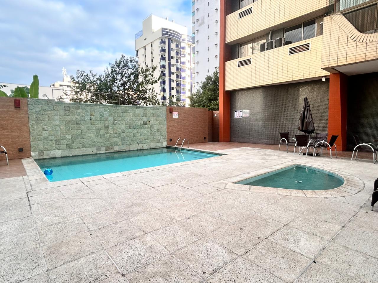 Apartamento de 04 Quartos com Suíte em Itapuã