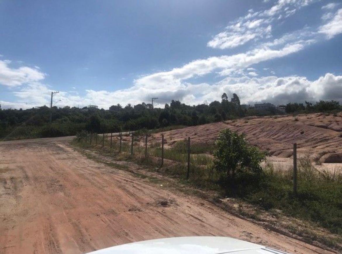 Area com 6.000 m2, plana, quadra fechada