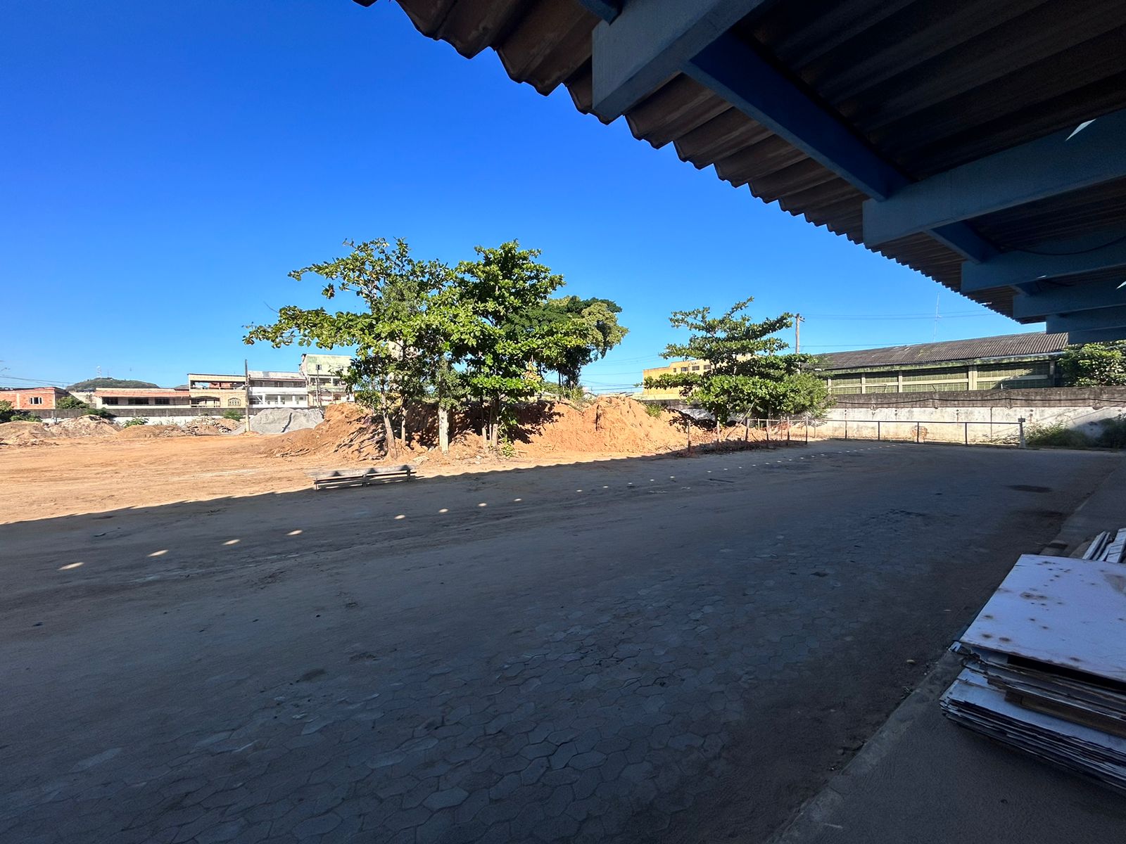 Área com galpão de 10.000 m² na Lindenberg