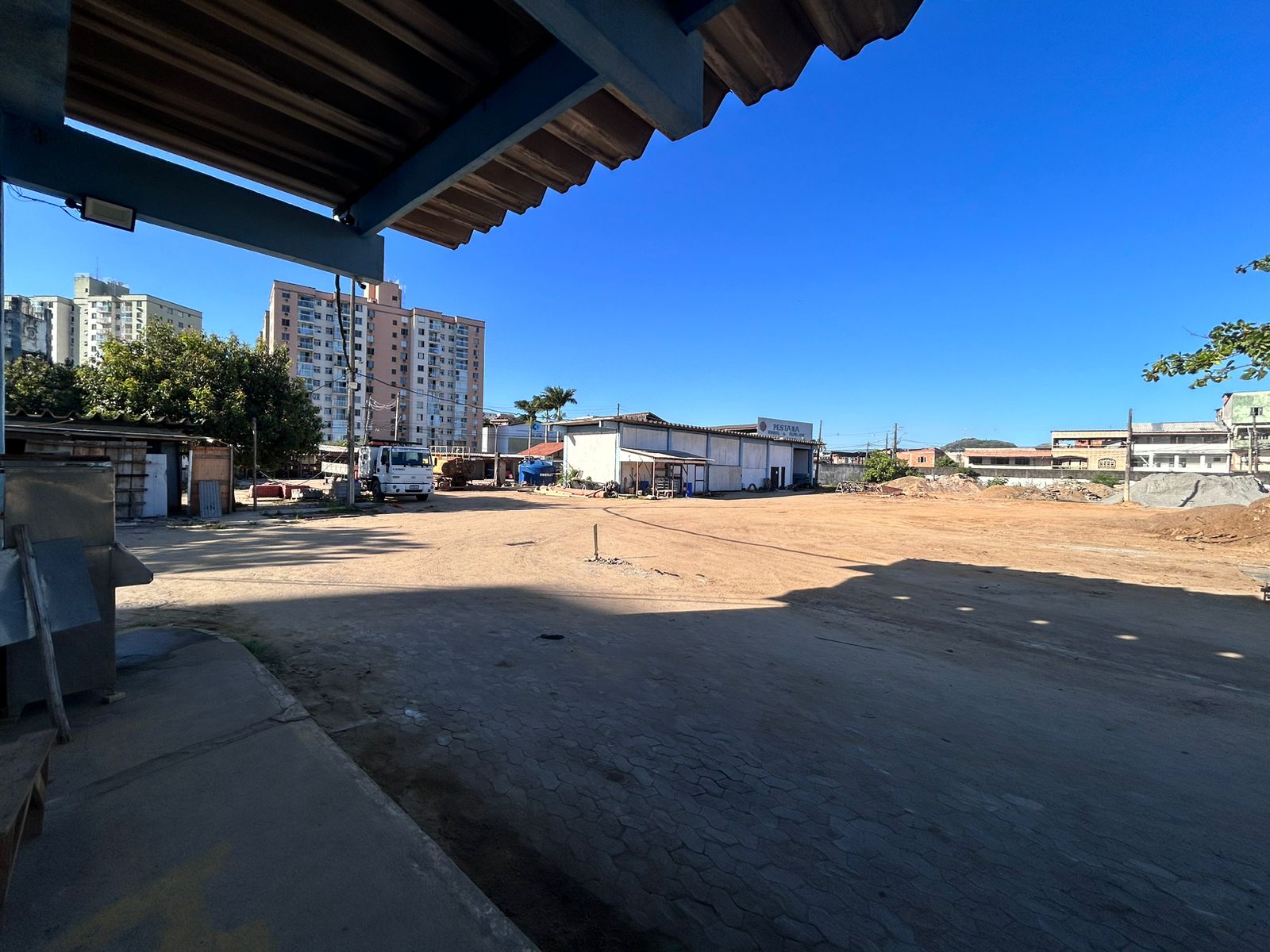 Área com galpão de 10.000 m² na Lindenberg