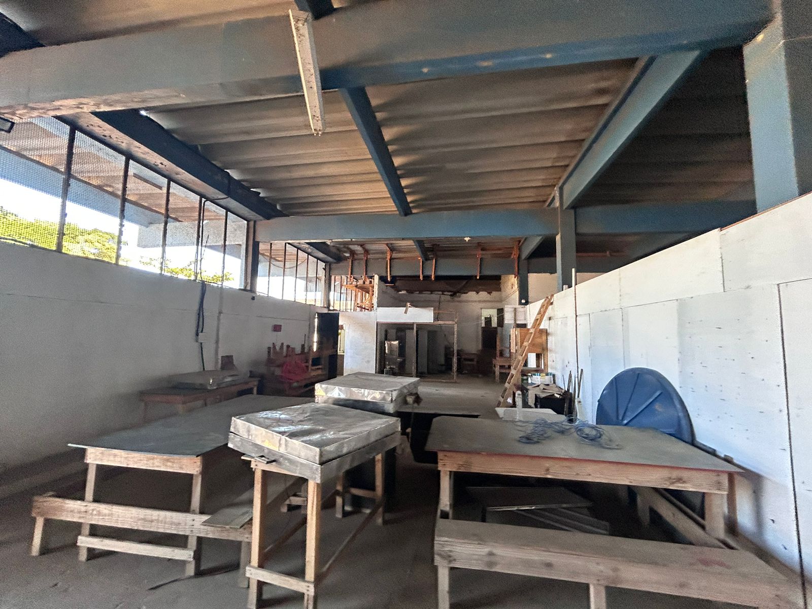 Área com galpão de 10.000 m² na Lindenberg