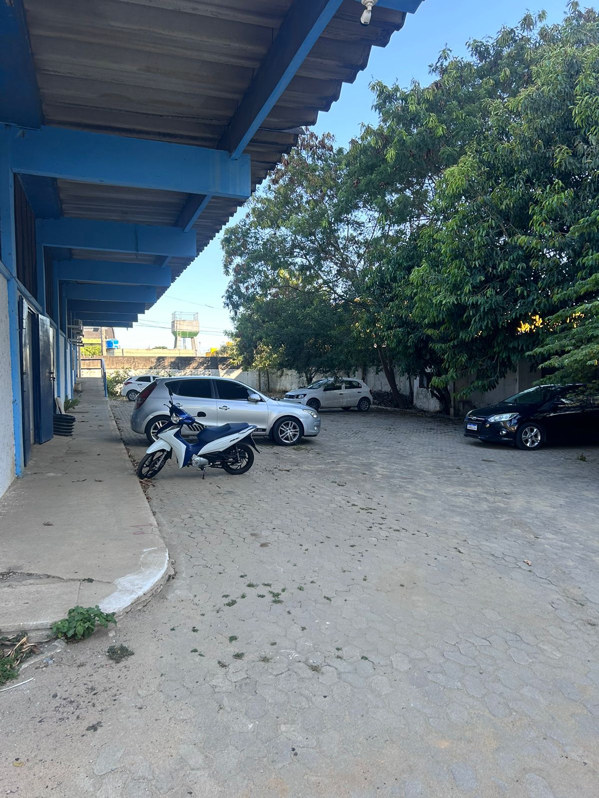 Área com galpão de 10.000 m² na Lindenberg