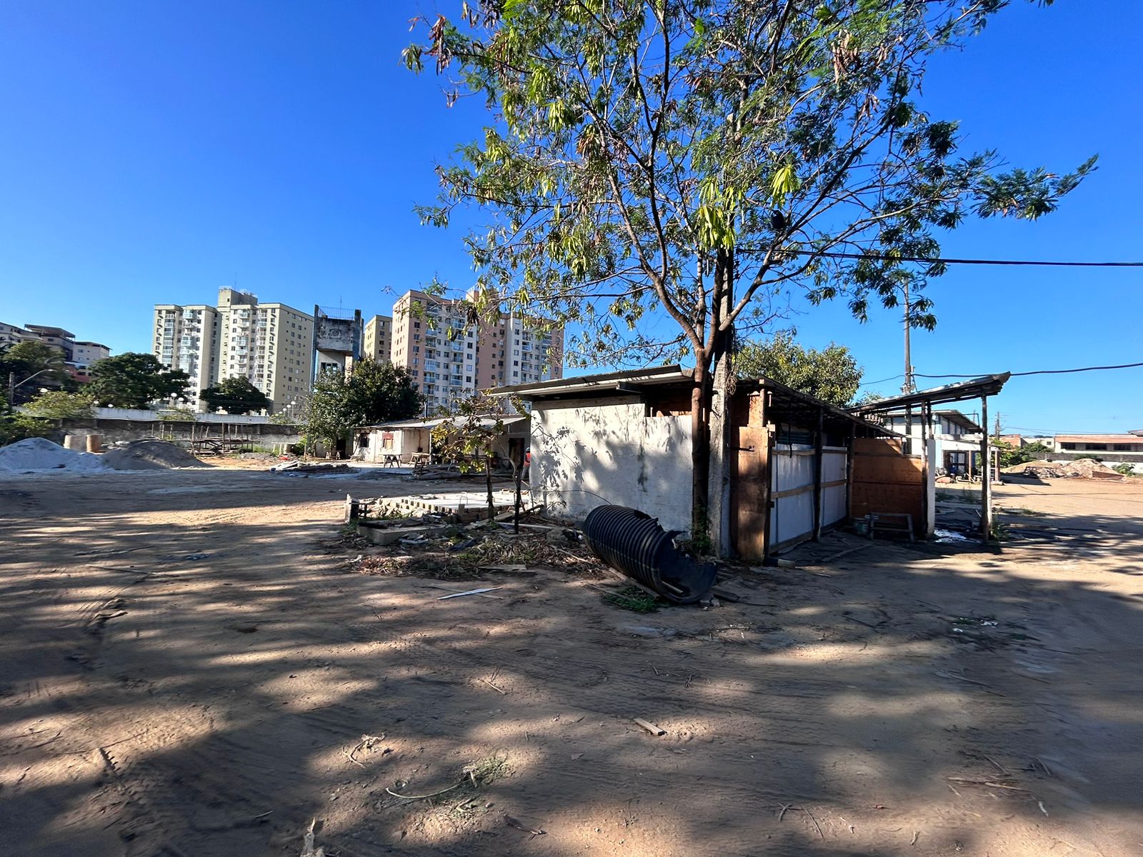 Área com galpão de 10.000 m² na Lindenberg