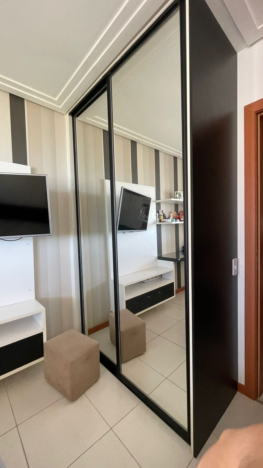 Apartamento de 03 Quartos com Suíte em Itapuã