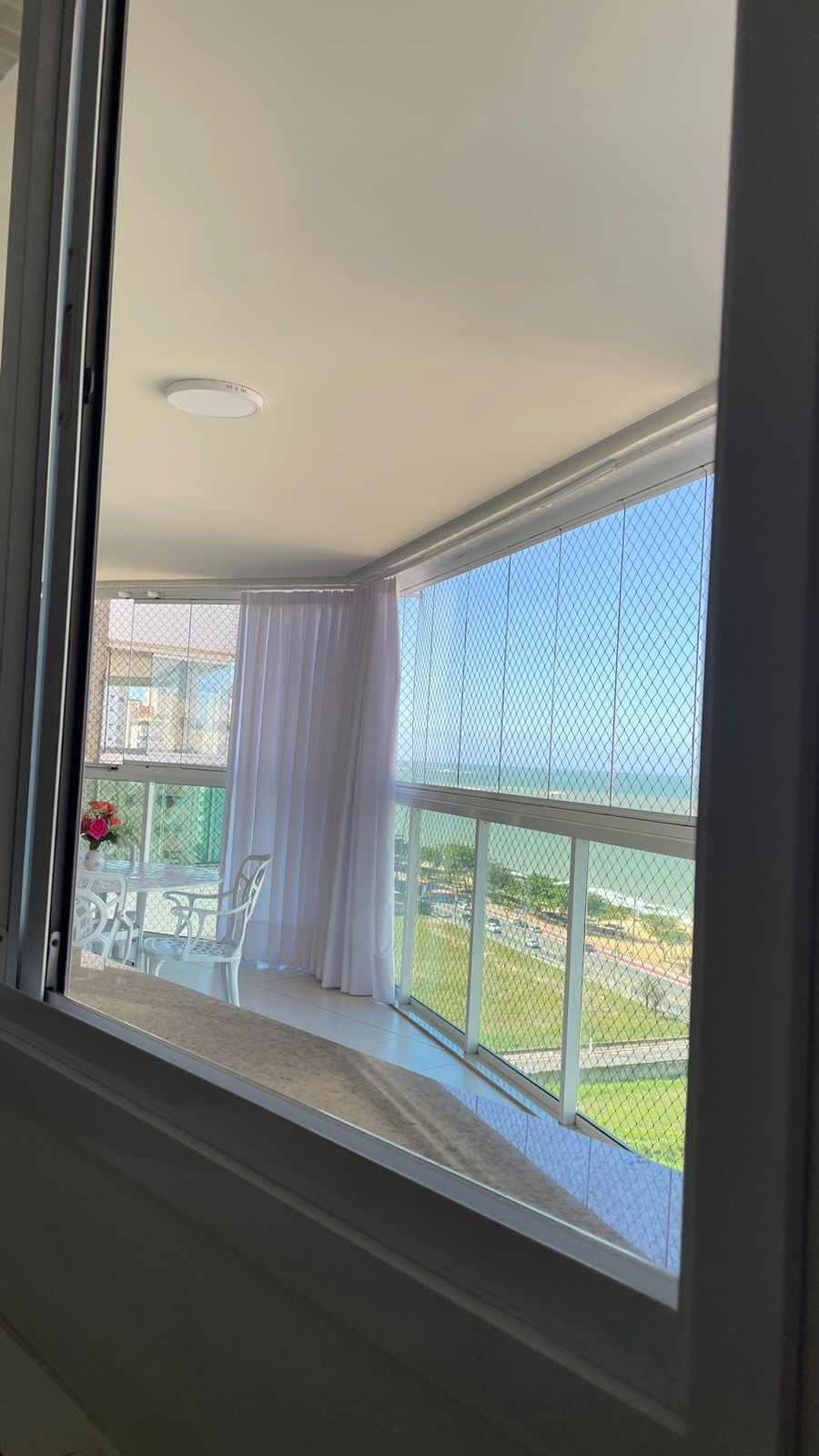 Apartamento de 03 Quartos com Suíte em Itapuã