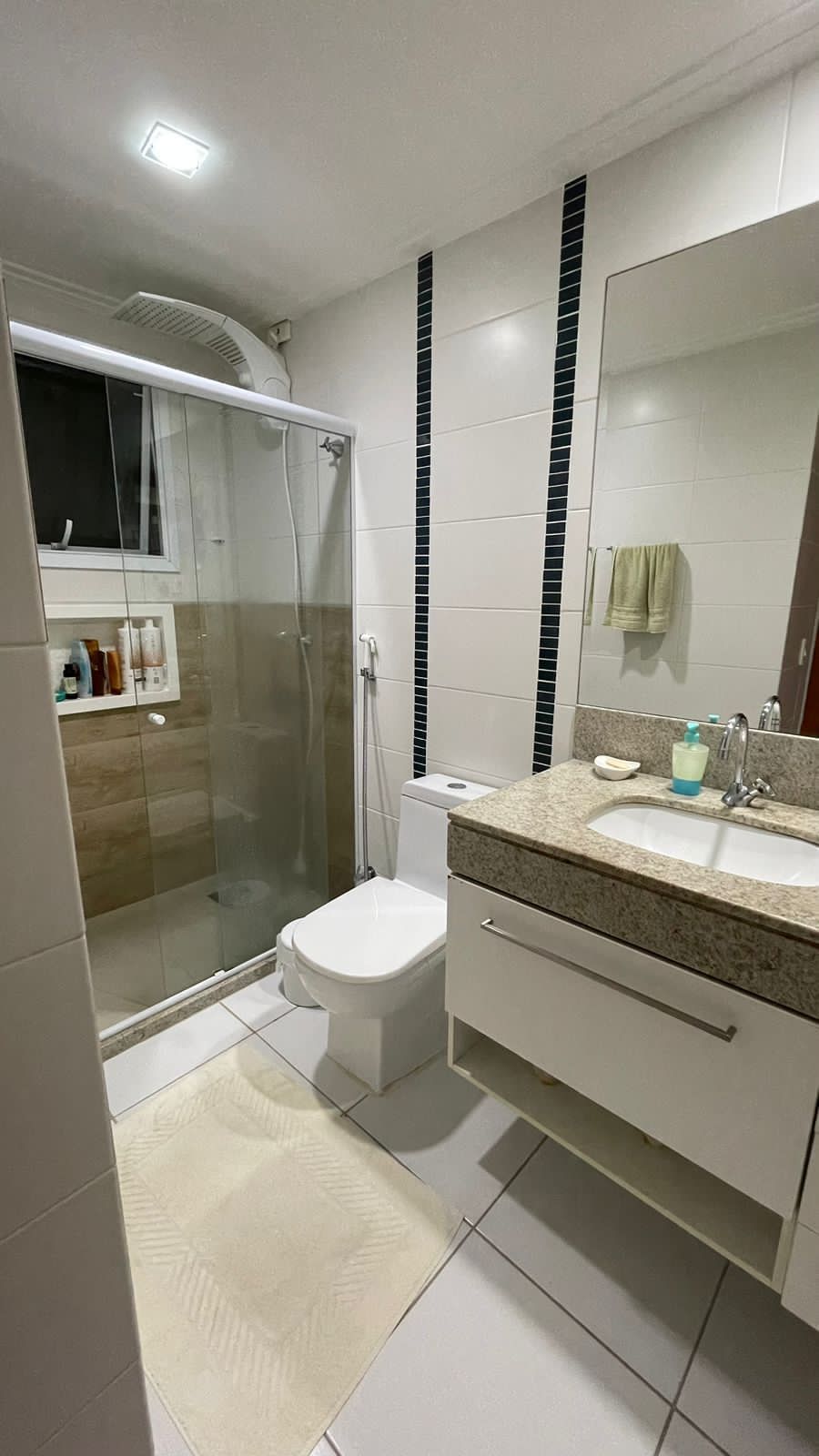 Apartamento de 03 Quartos com Suíte em Itapuã