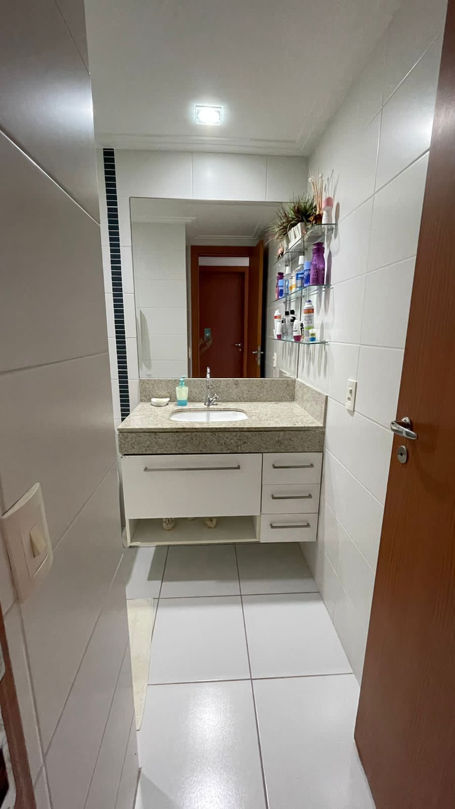 Apartamento de 03 Quartos com Suíte em Itapuã