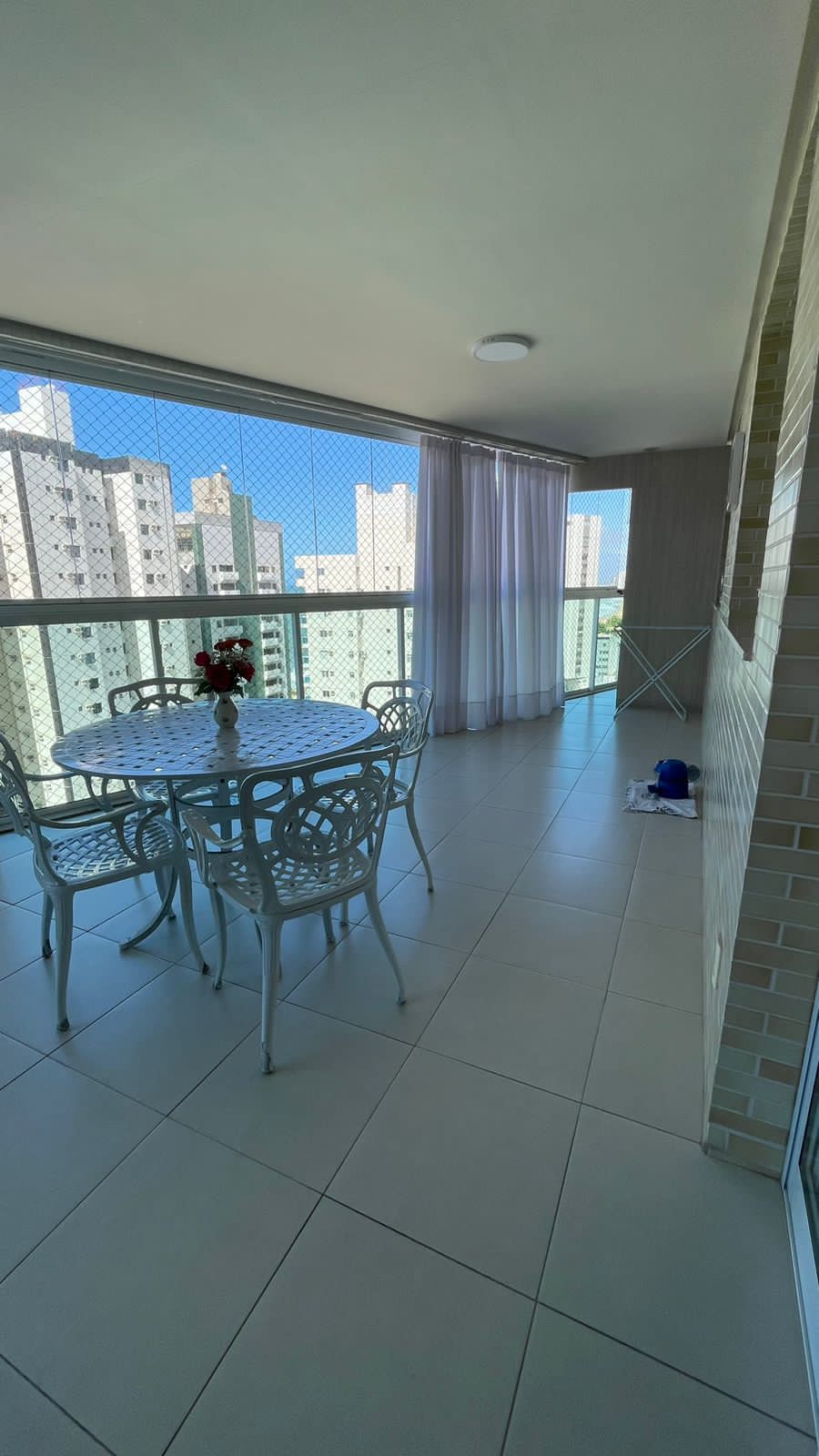 Apartamento de 03 Quartos com Suíte em Itapuã