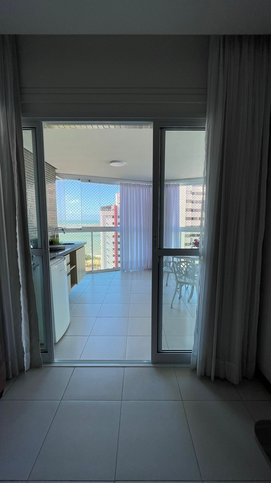 Apartamento de 03 Quartos com Suíte em Itapuã