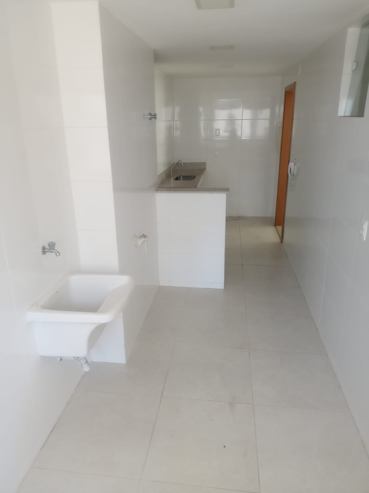 Apartamento de 03 Quartos com Suíte em Itapuã