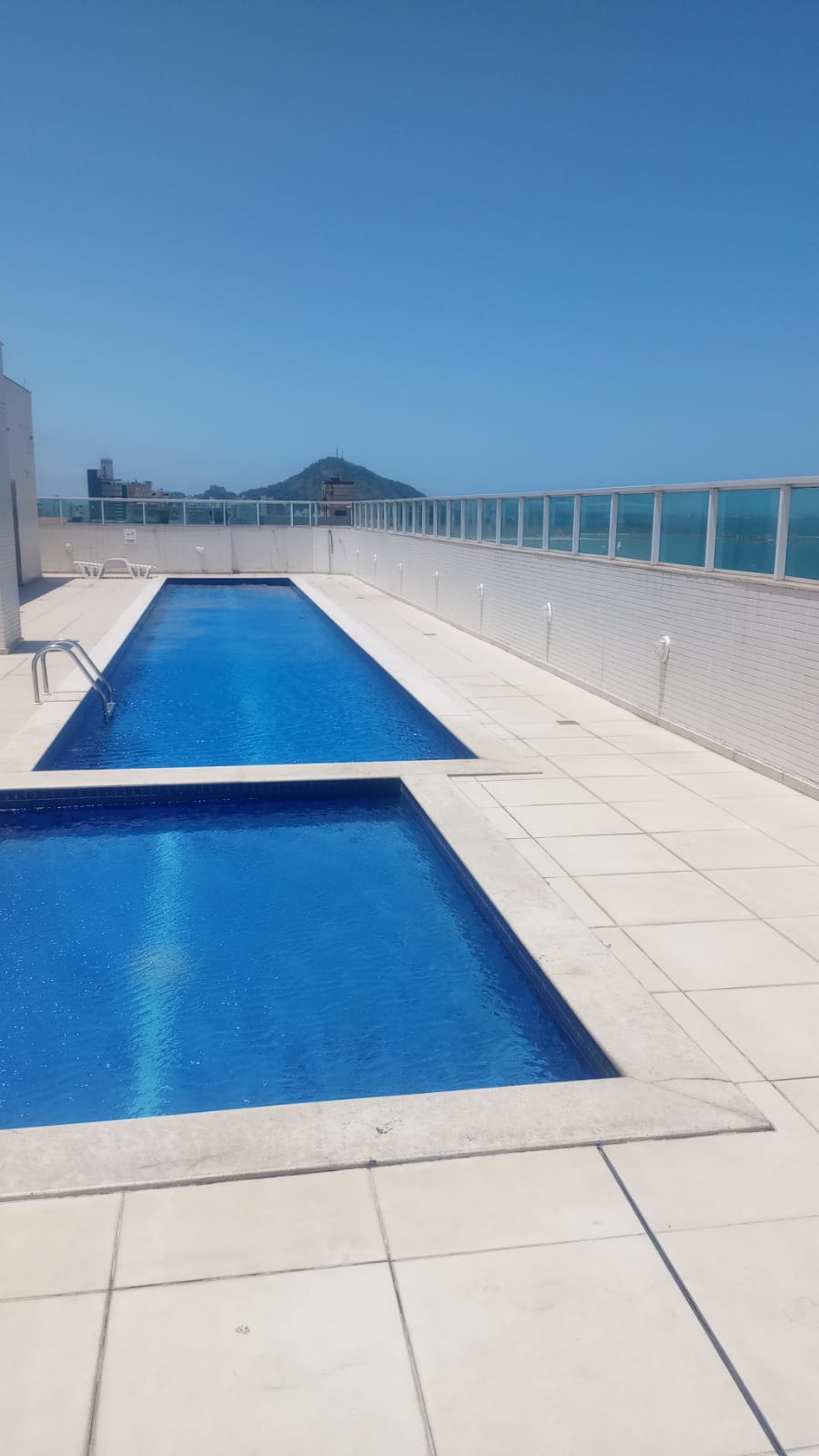 Apartamento de 03 Quartos com Suíte em Itapuã