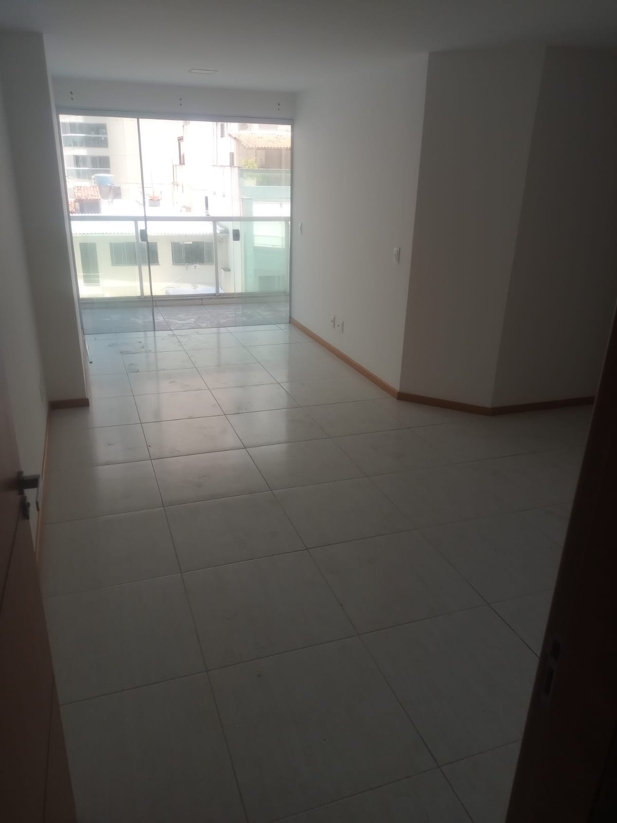 Apartamento de 03 Quartos com Suíte em Itapuã