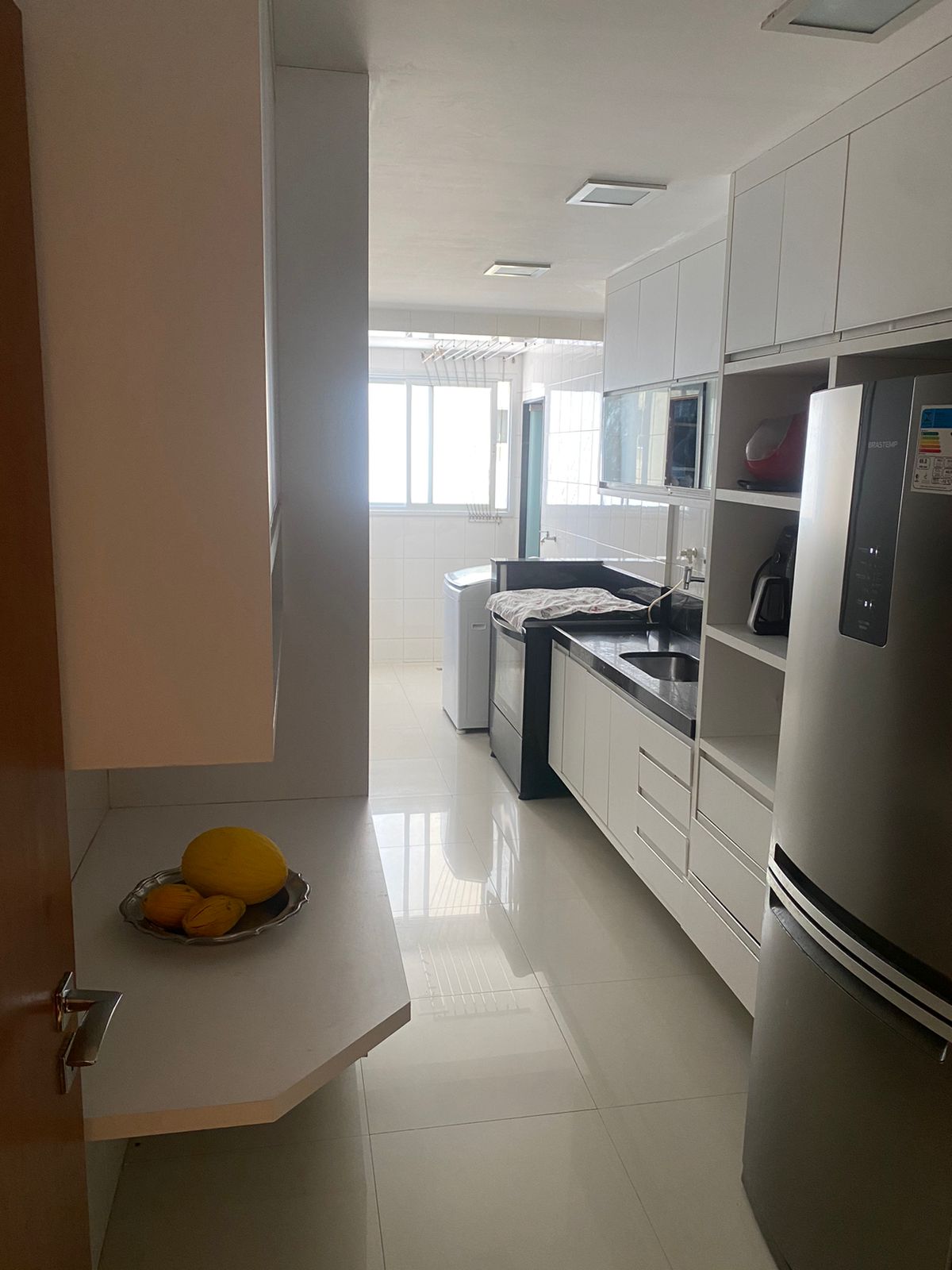 Apartamento de 04 Quartos com Suíte em Itapuã
