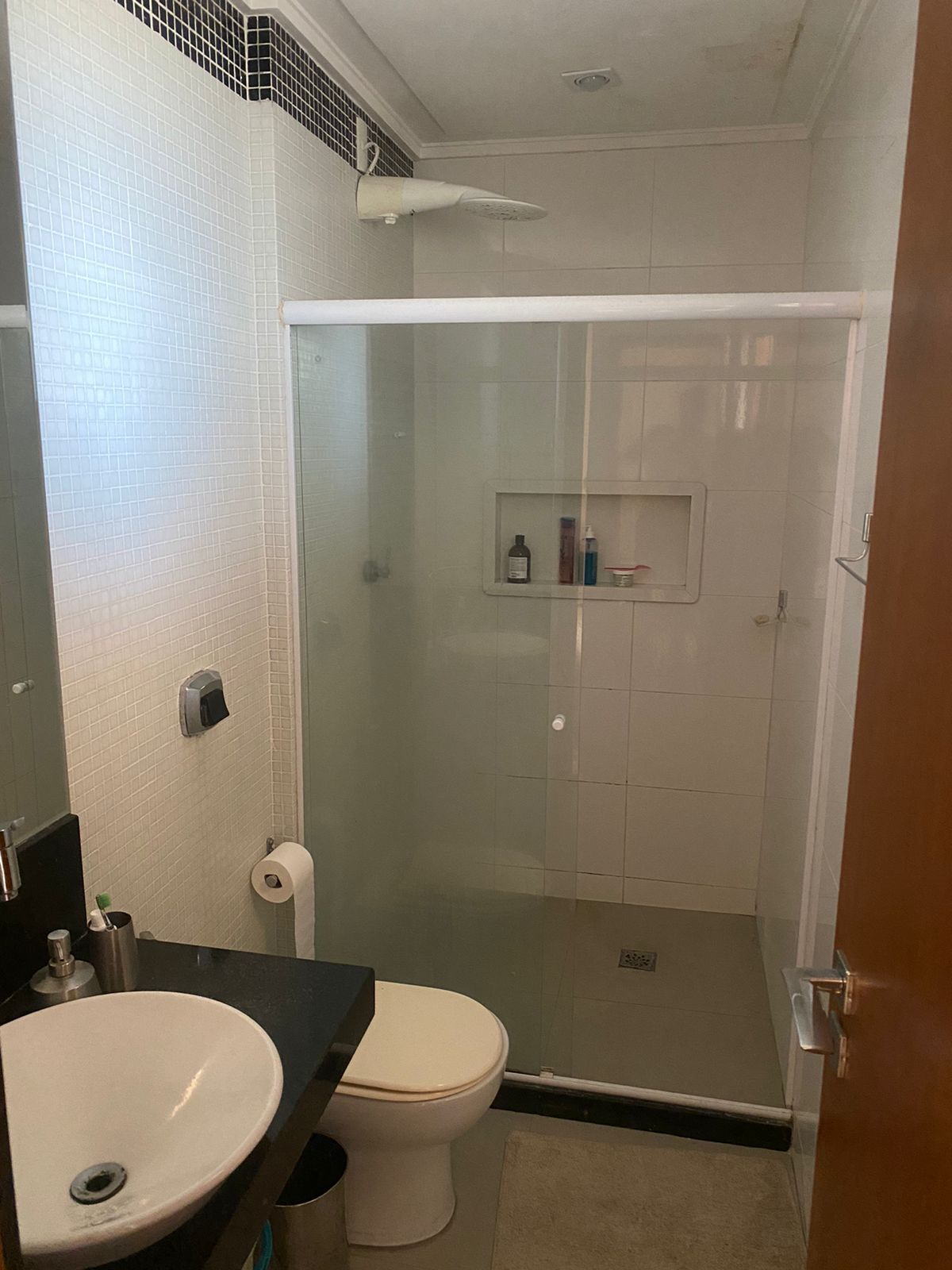 Apartamento de 04 Quartos com Suíte em Itapuã