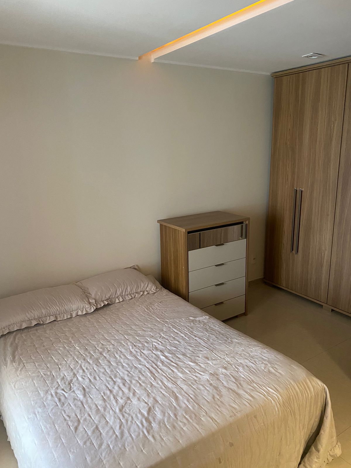 Apartamento de 04 Quartos com Suíte em Itapuã