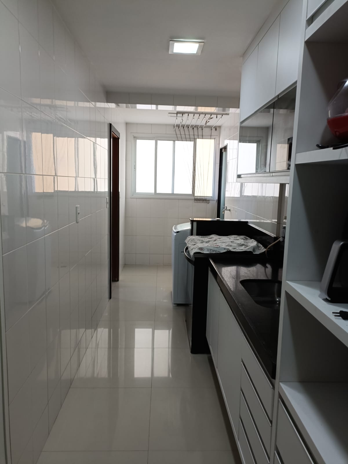 Apartamento de 04 Quartos com Suíte em Itapuã