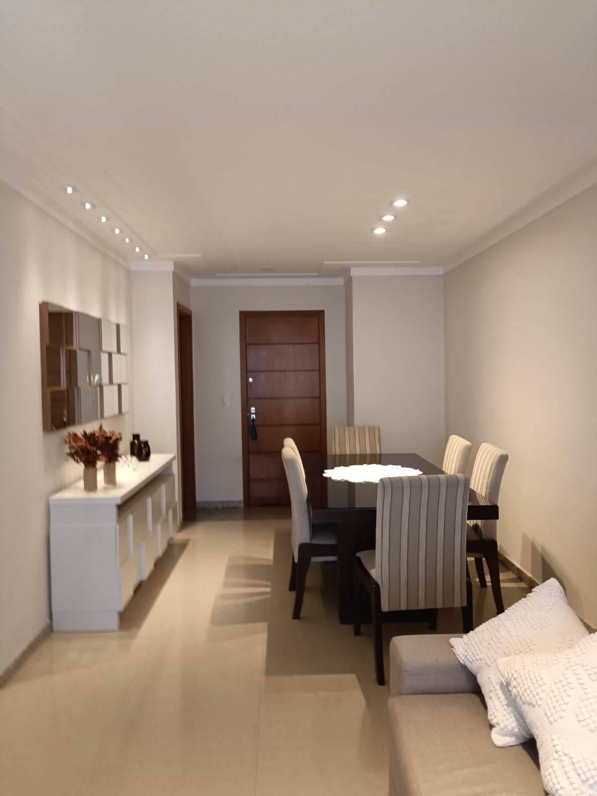 Apartamento de 04 Quartos com Suíte em Itapuã