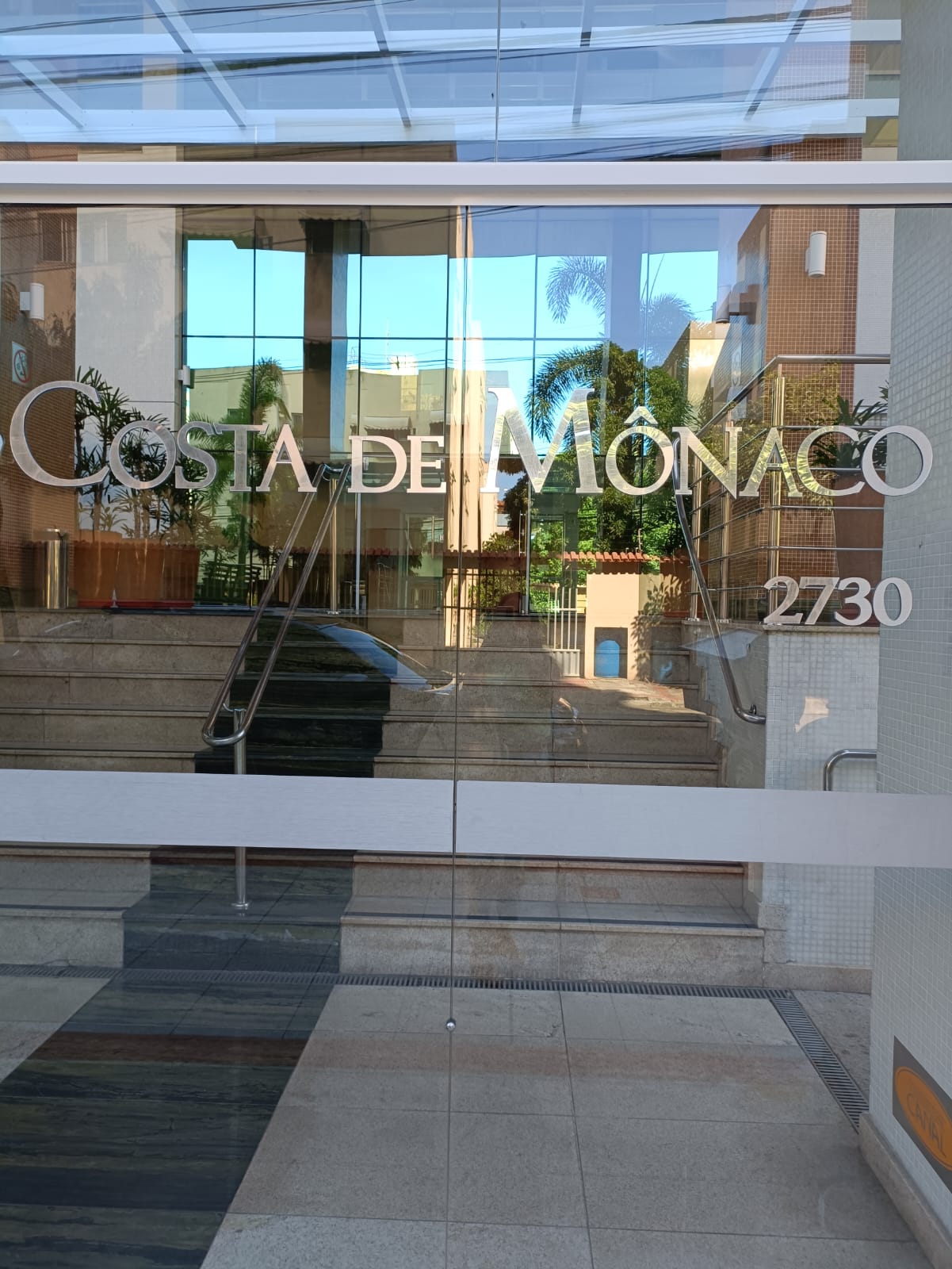 Apartamento de 04 Quartos com Suíte em Itapuã