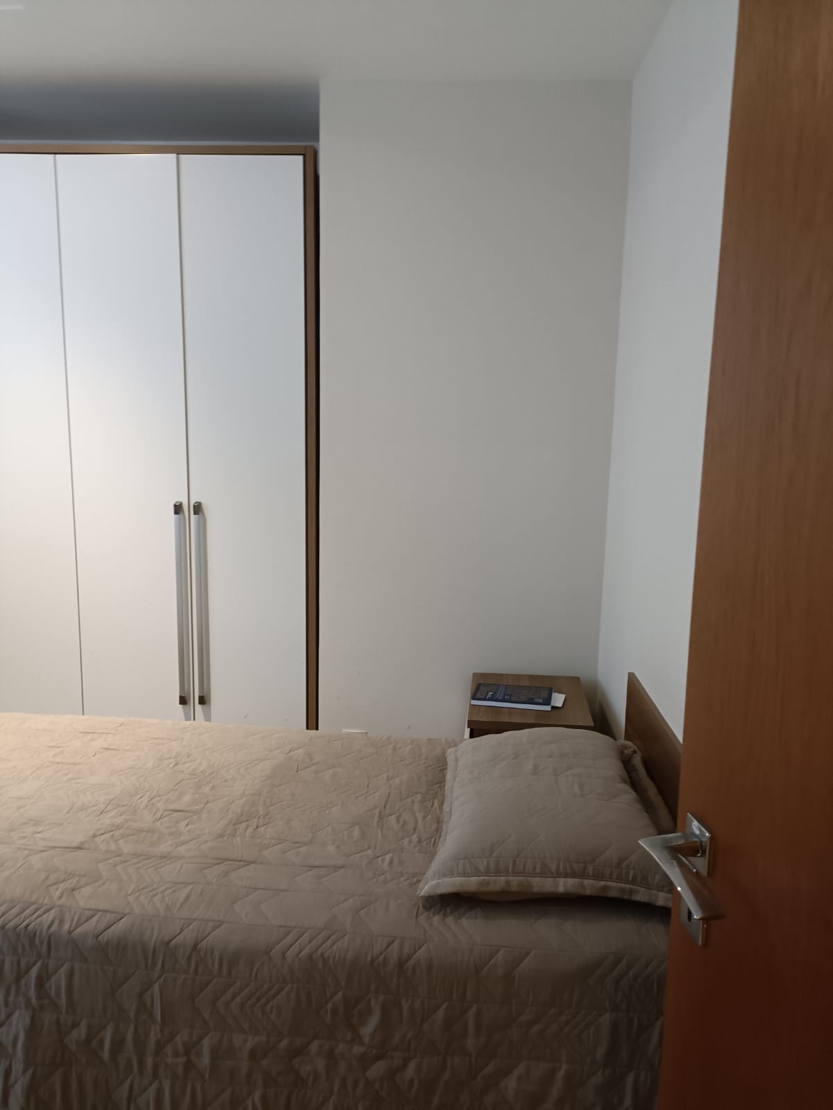 Apartamento de 04 Quartos com Suíte em Itapuã