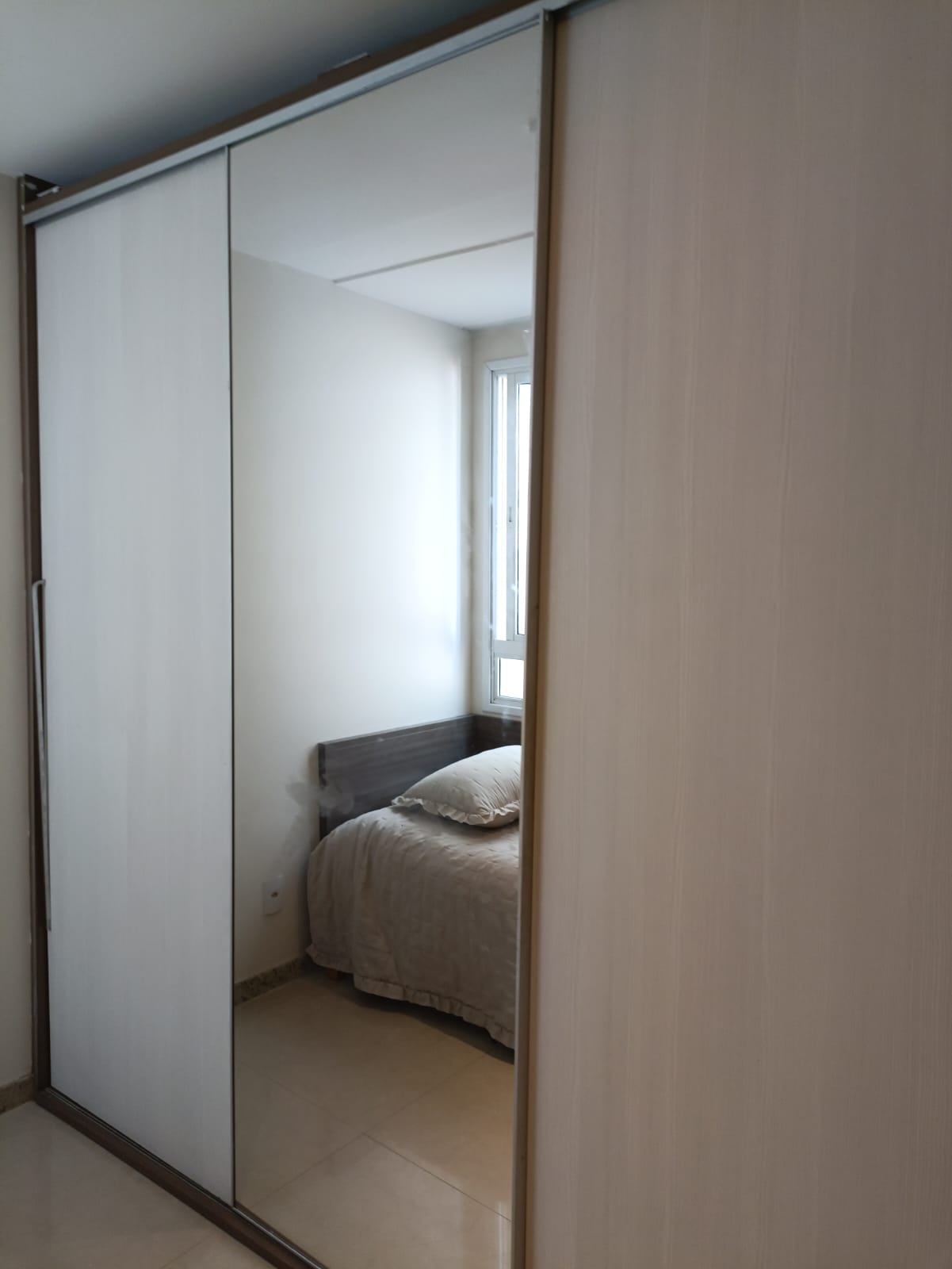 Apartamento de 04 Quartos com Suíte em Itapuã