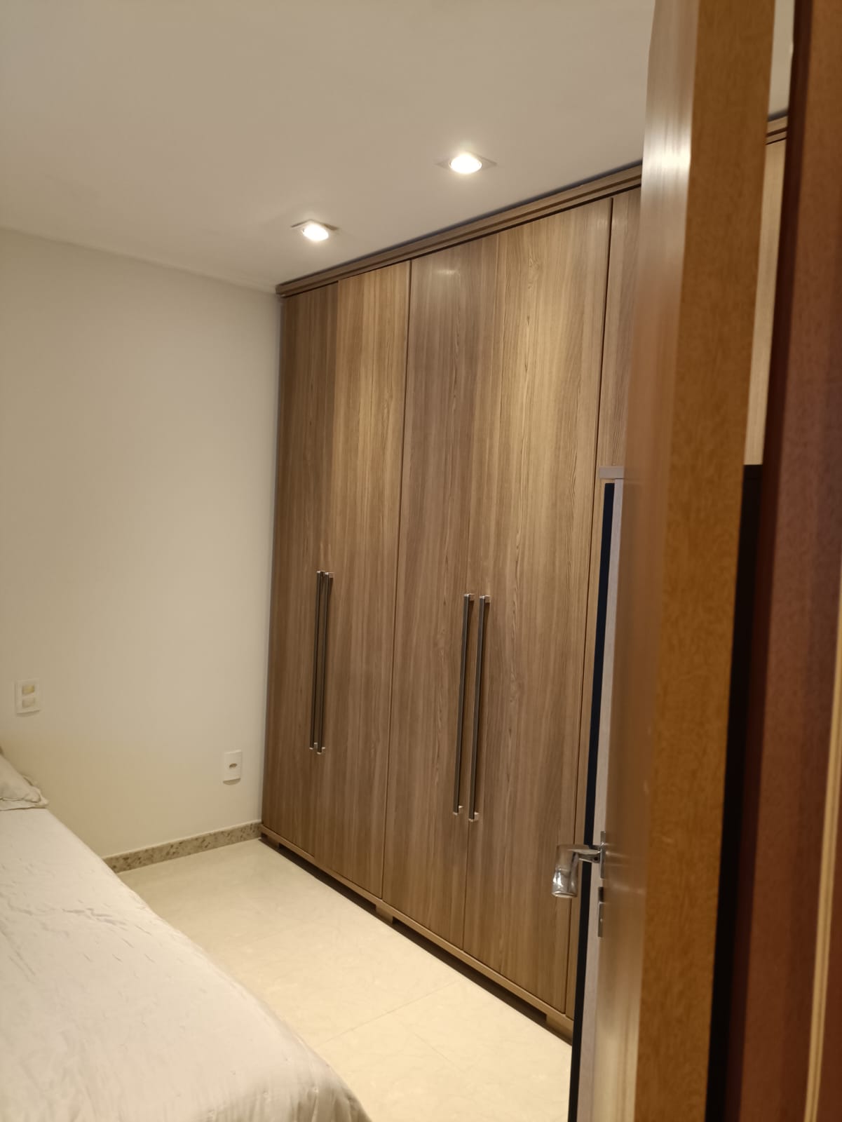 Apartamento de 04 Quartos com Suíte em Itapuã