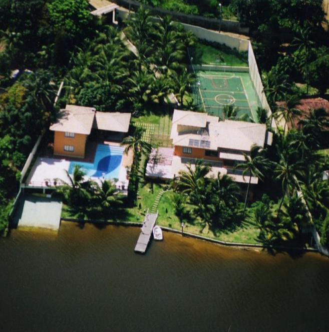 Casa com 6 Suítes em Meaípe