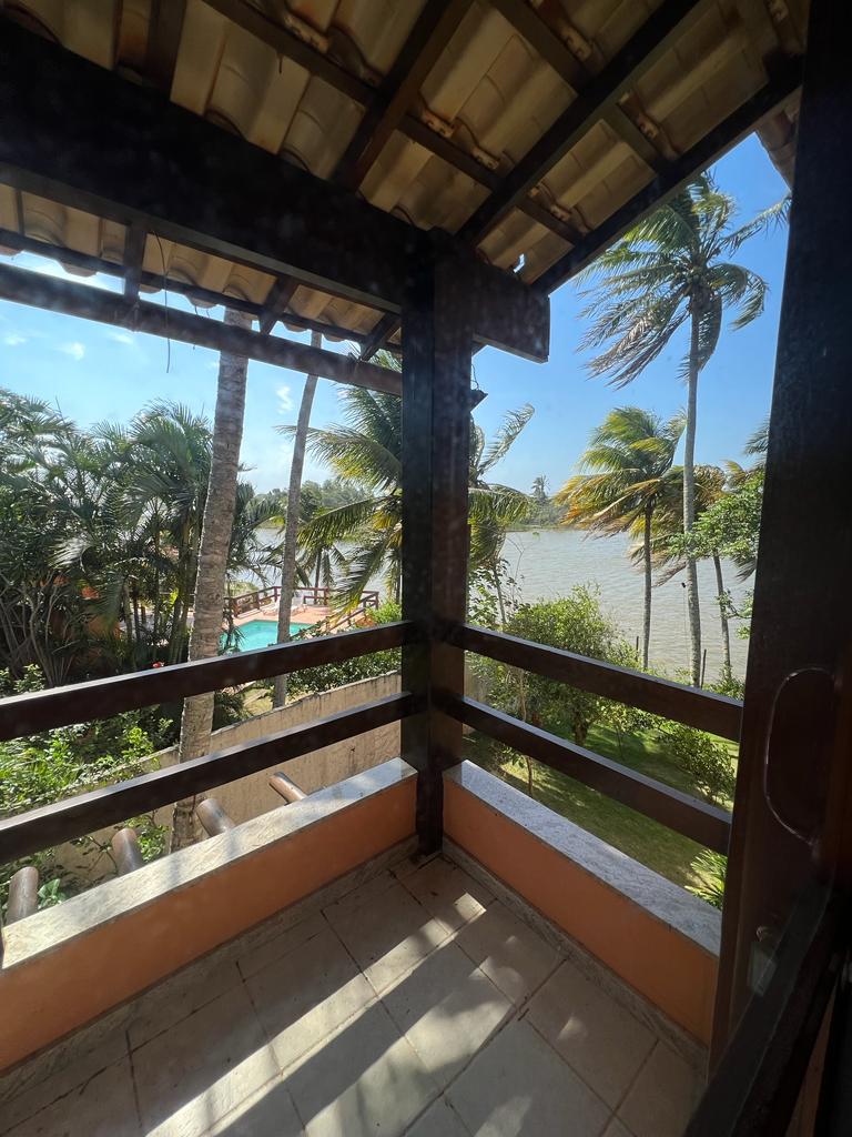Casa com 6 Suítes em Meaípe