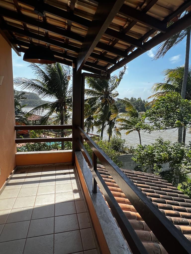 Casa com 6 Suítes em Meaípe